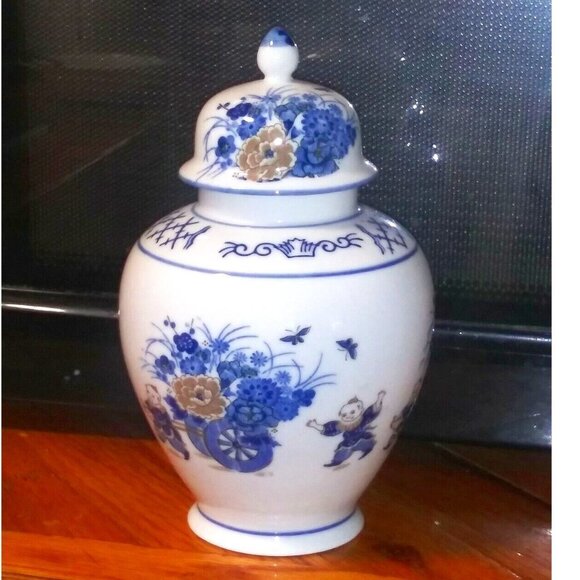 CHINOISERIE GINGER JAR Blue White Clowns design 9" LIDDED Ceramic Porcelain EUC - Picture 2 of 11